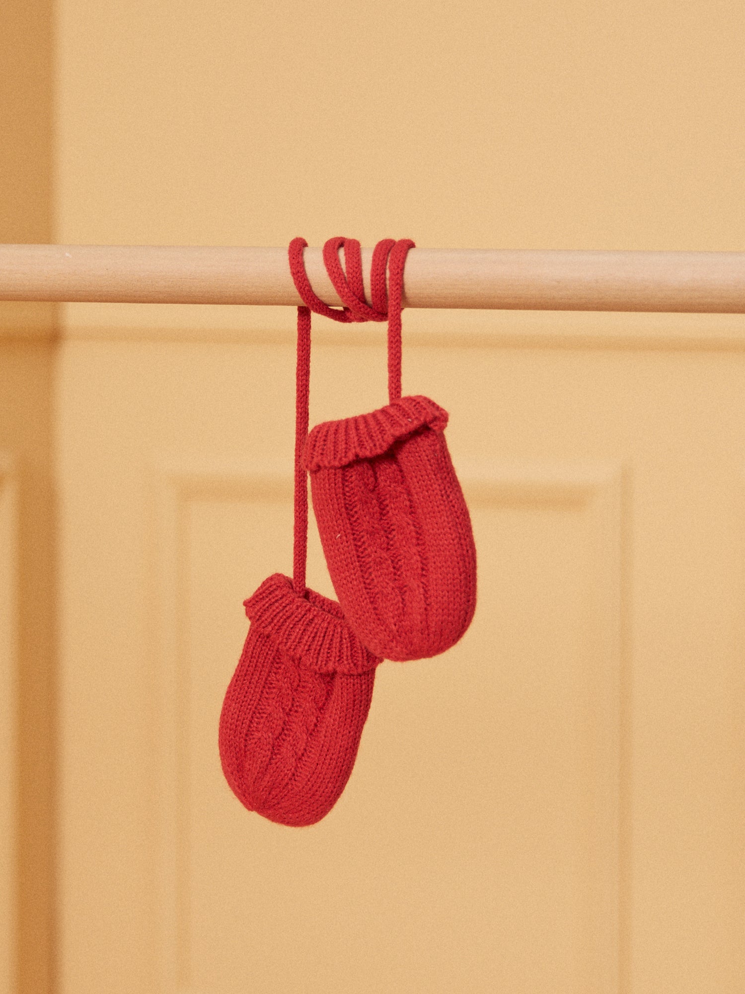 Rote Handschuhe
