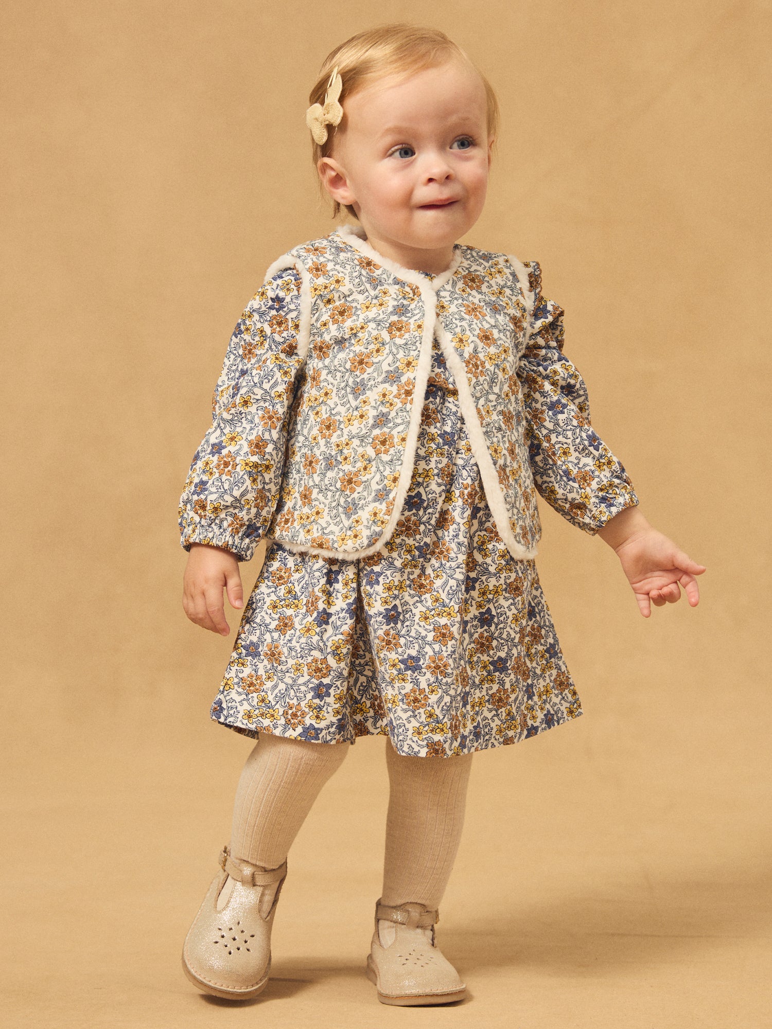 Reversibles weißes Weste aus Fell oder Floralprint für Mädchen