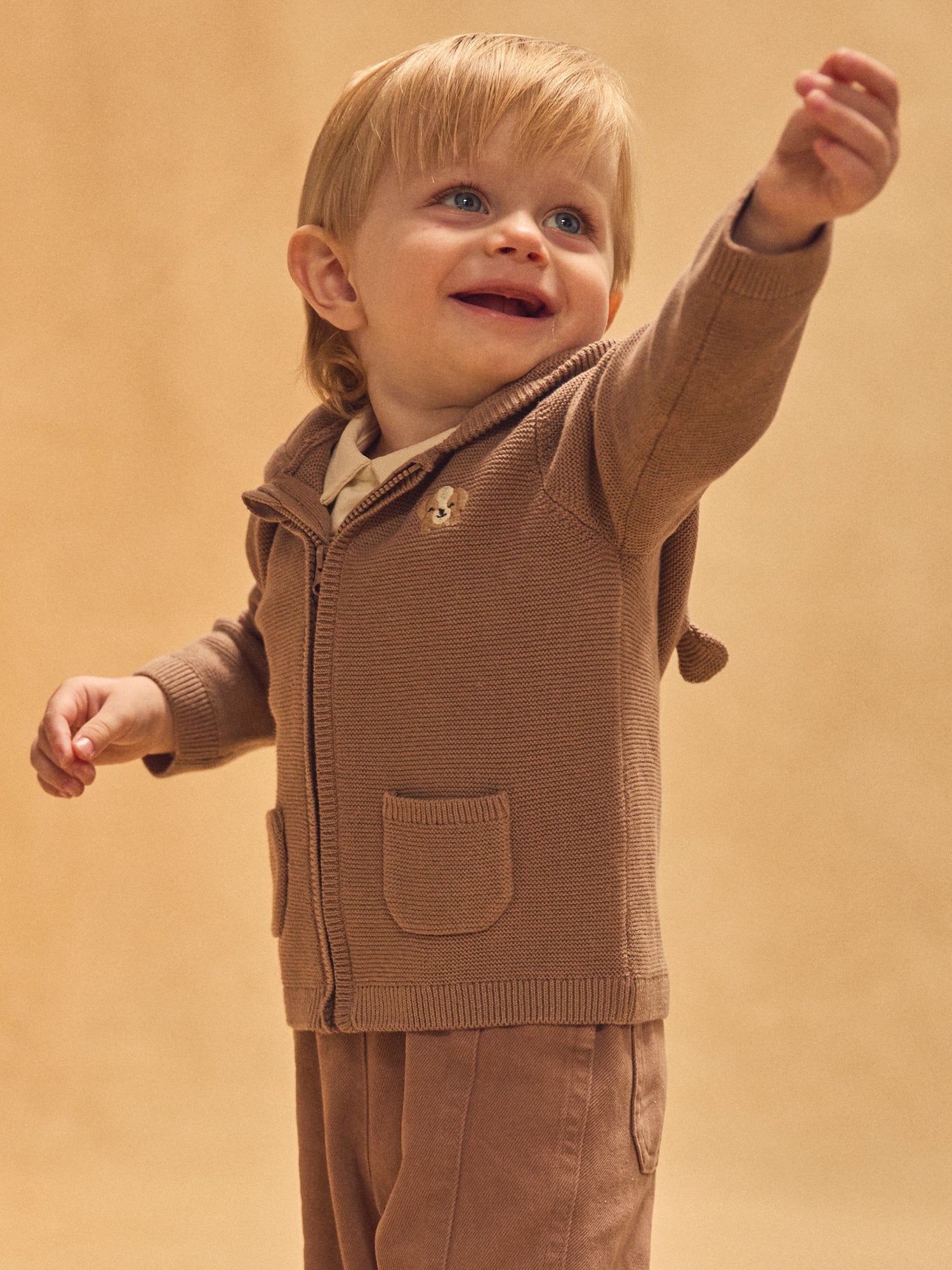 Brauner Strickjacke mit Kapuze für Baby-Junge