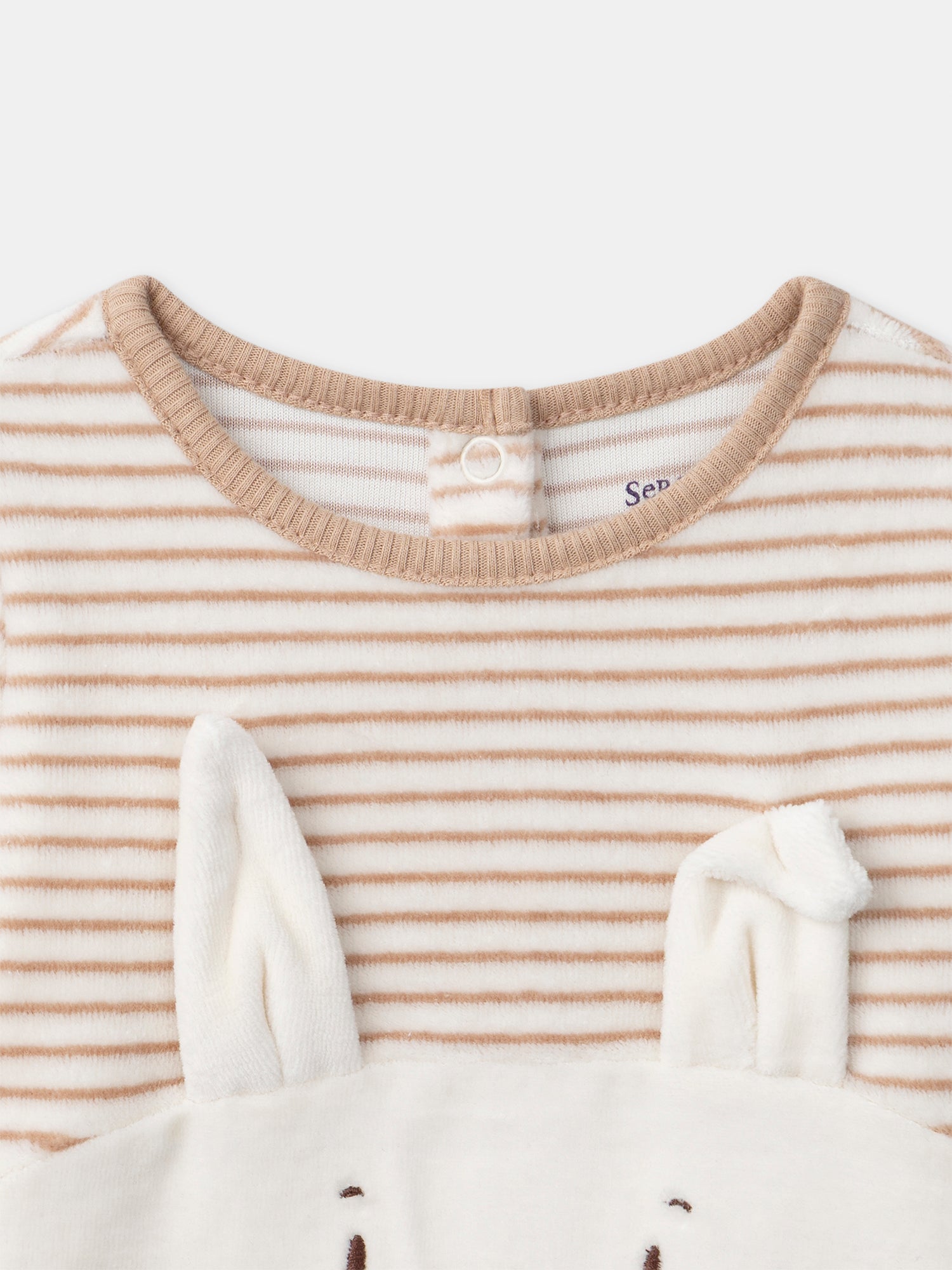 Cremefarbener Pyjama mit Streifen und Hase für Jungen