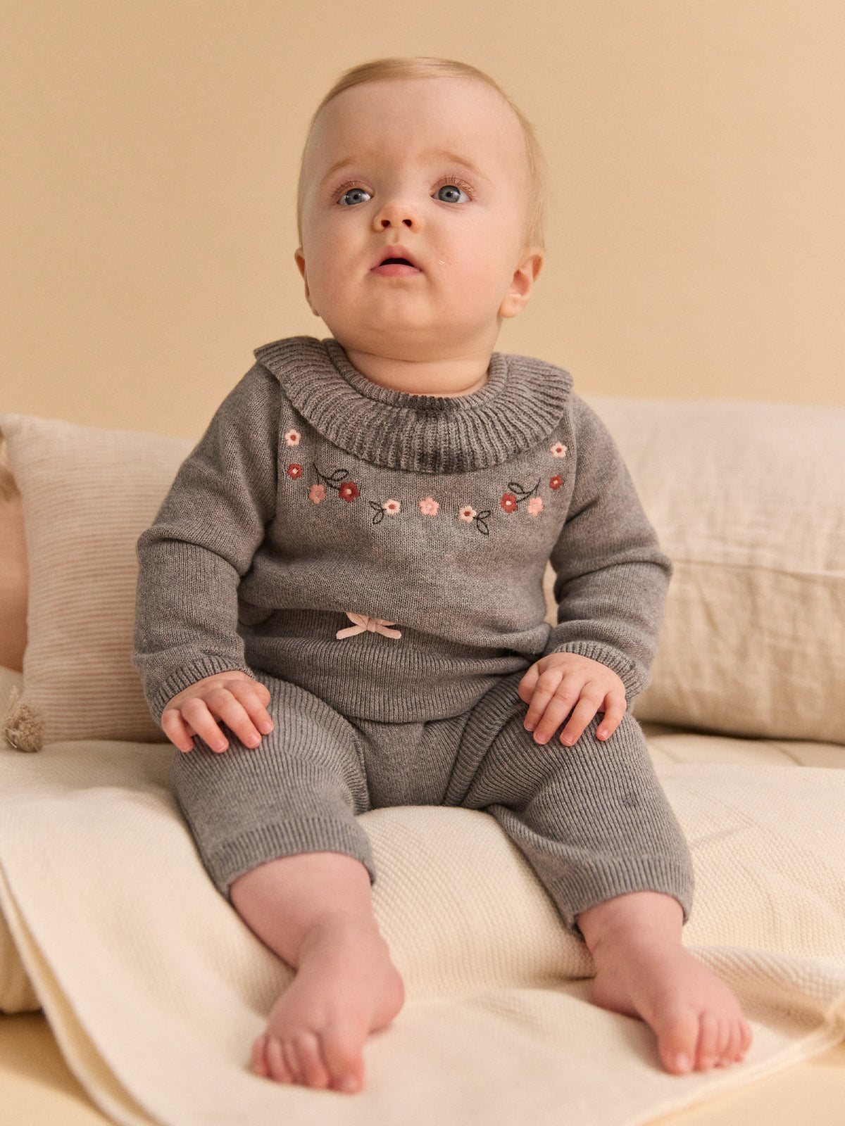 Ensemble Pullover und Hose grau Geburt Mädchen