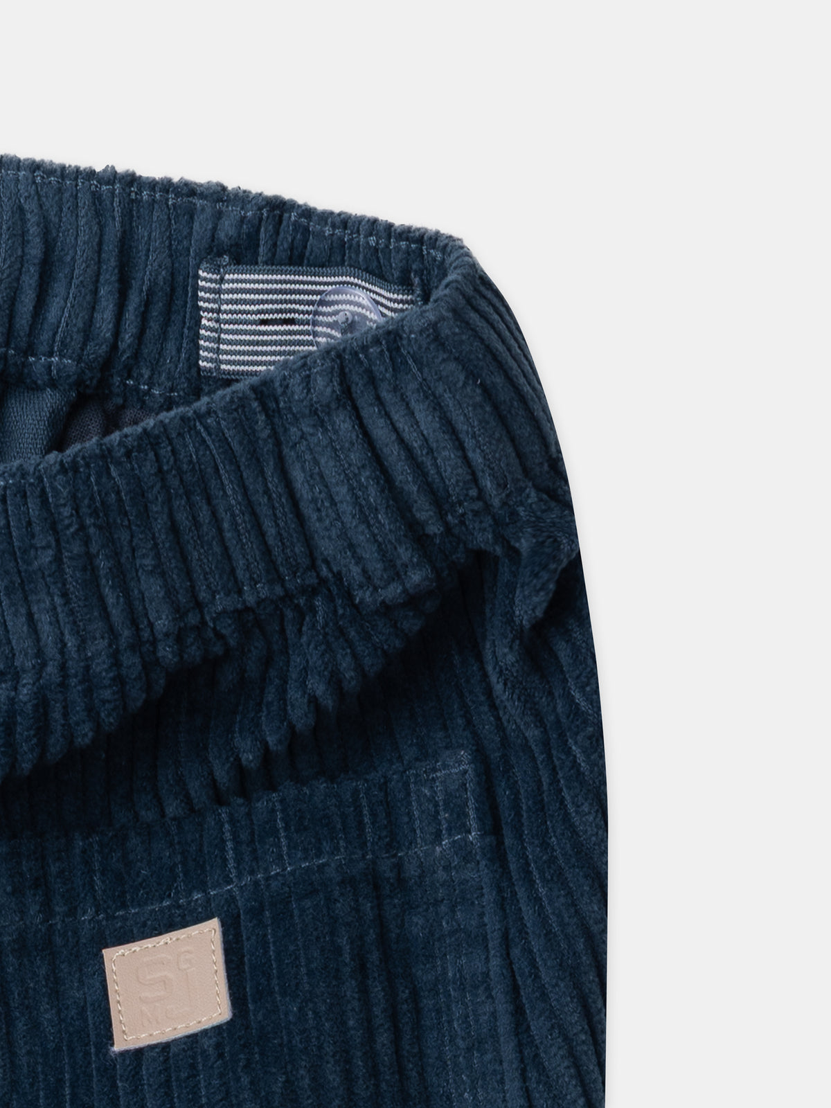 tmp/68893507776/files/6755e74a-af6a-4fe7-a8ef-39aeafea8678/26H3PG72PAN_C235_10343c4bdba-1fe0-41d4-a49d-96c5d10dfae8.jpg