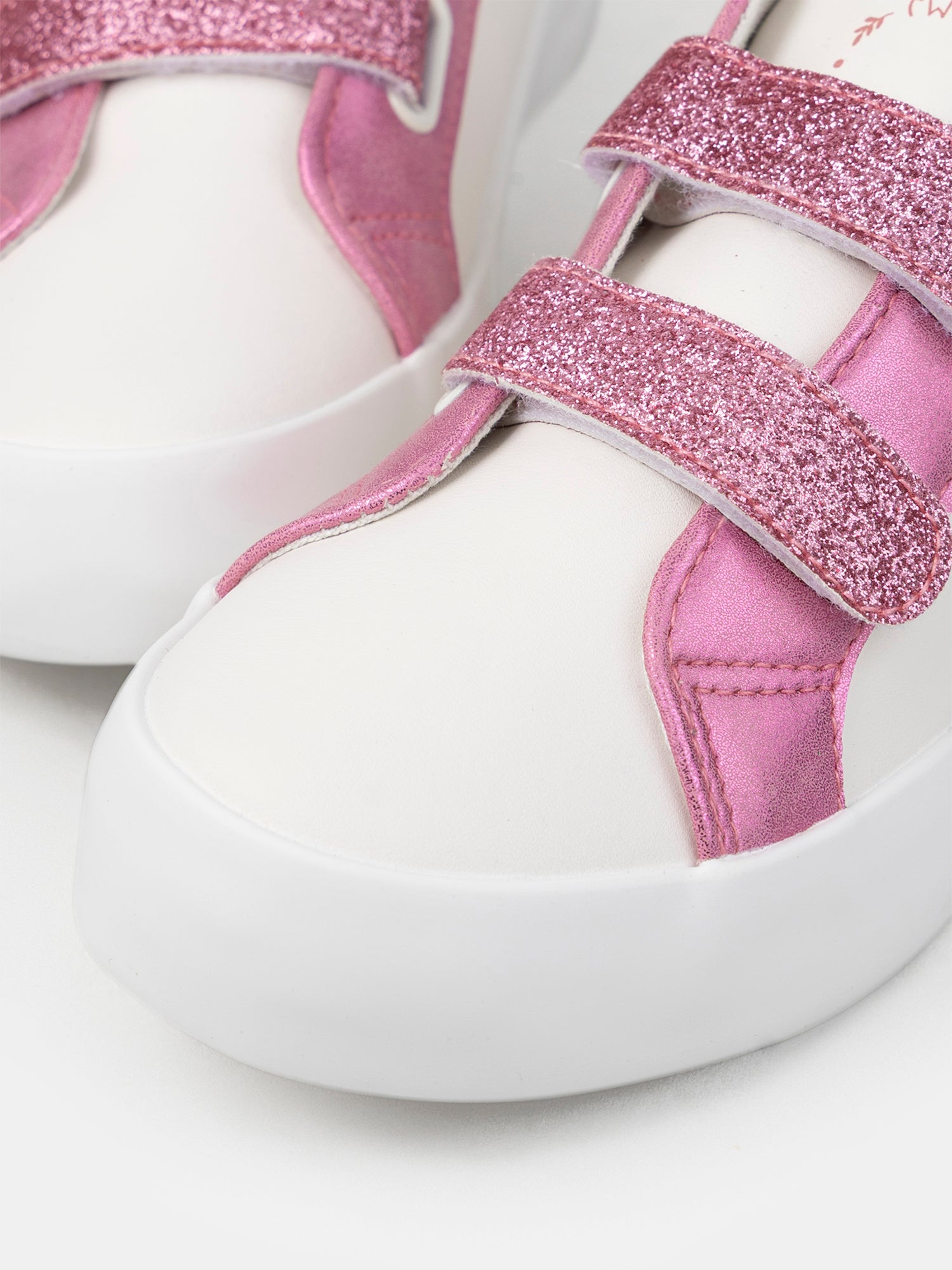 Weiße Sneakers mit rosa Glitzerstern für Mädchen