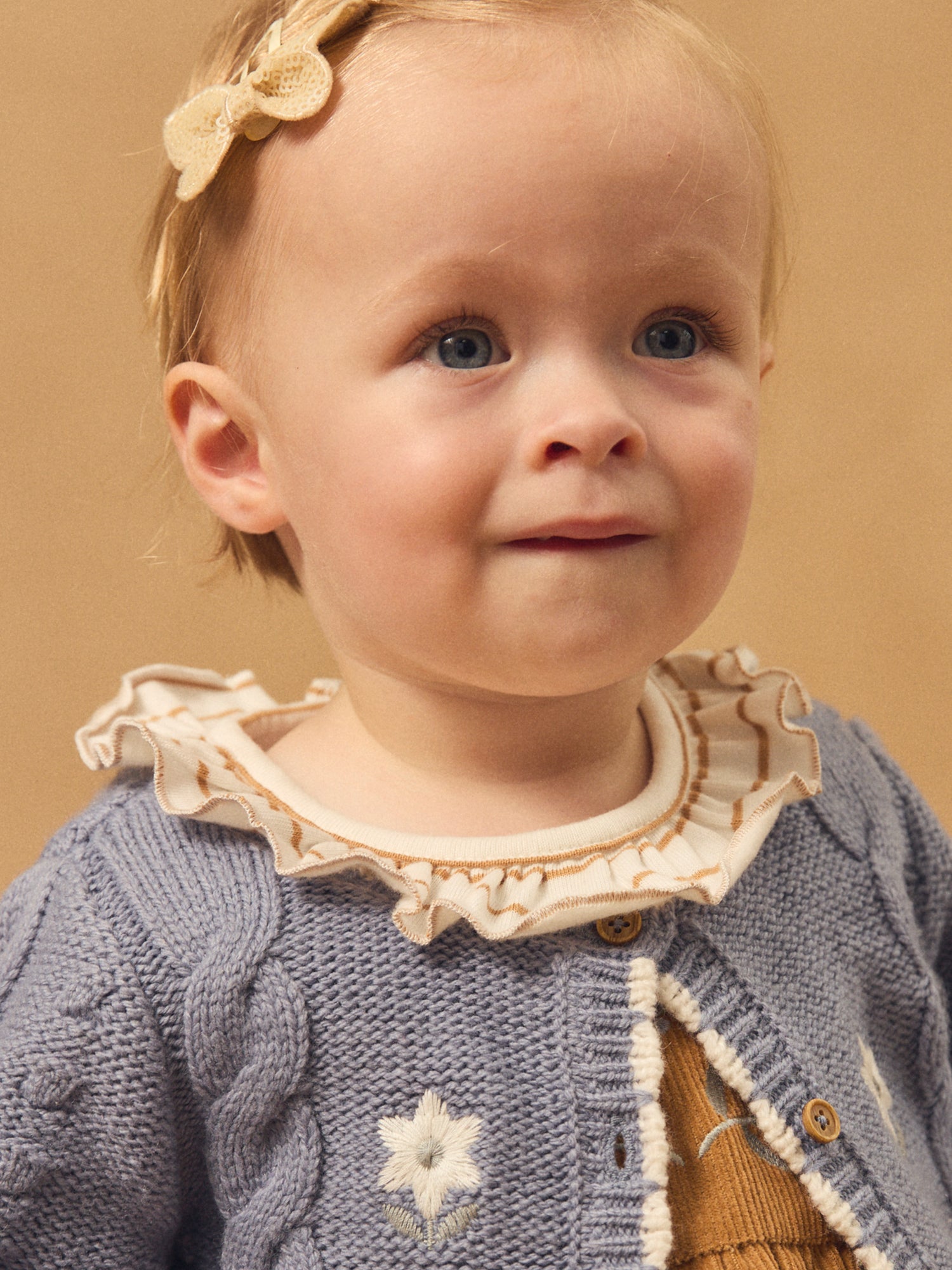 Blauer Cardigan mit Blumenstickerei für Baby Mädchen