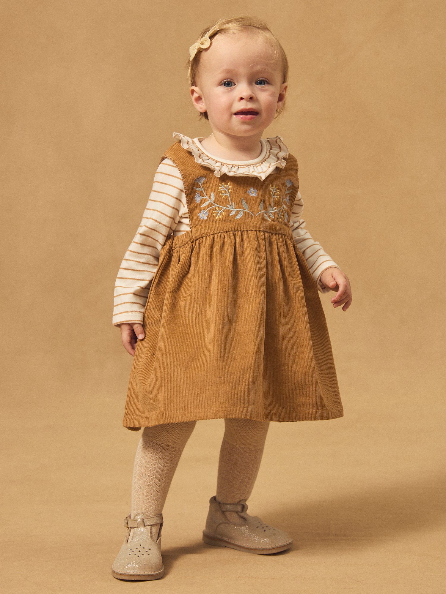 Braunes Kleid aus Samt mit Blumenstickerei für Baby-Mädchen