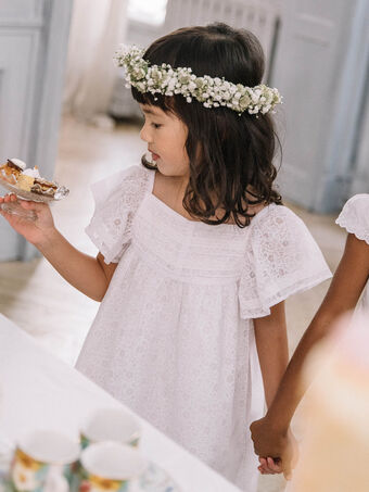 Kind Mädchen ecrufarbenes Kleid mit verschlungenem Schleier COUVOETTE / 22E2PFH2ROB001