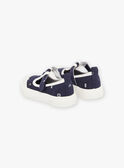 Offene Sneakers in Marineblau mit Fantasiemuster FIBASKET / 23N10BG31D16070