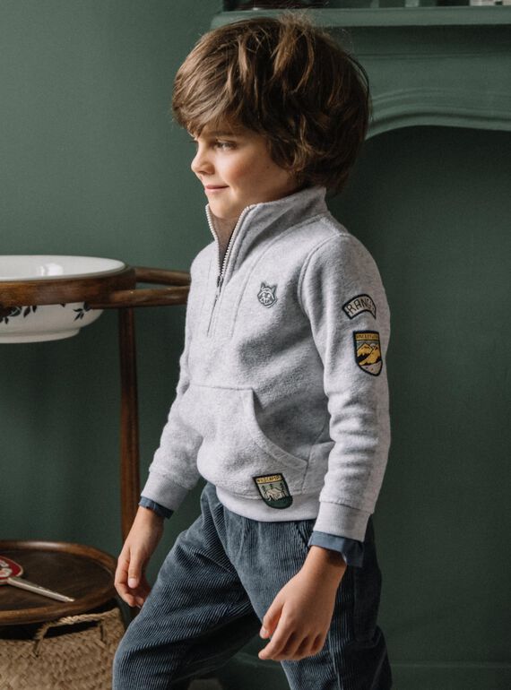Grau melierter Pullover mit Kängurutasche DEBADGEAGE / 22H3PGR1PUL943