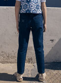 Blaue Karottenjeans mit geblümtem Gürtel LEJINETTE / 24H2PFJ1JEAK005