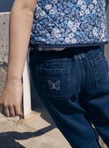 Blaue Karottenjeans mit geblümtem Gürtel LEJINETTE / 24H2PFJ1JEAK005