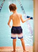 Blau gestreifte Badeshorts Kind Junge CYMAILLAGE / 22E4PGO3MAI622