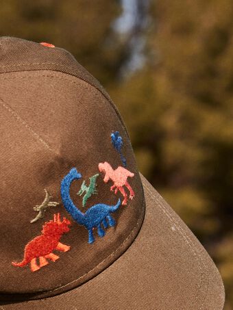 Kind Junge khakigrüne Mütze mit Dinosaurier-Stickerei CUCAPAGE / 22E4PGP1CHA604