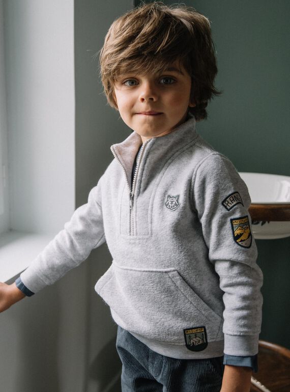 Grau melierter Pullover mit Kängurutasche DEBADGEAGE / 22H3PGR1PUL943