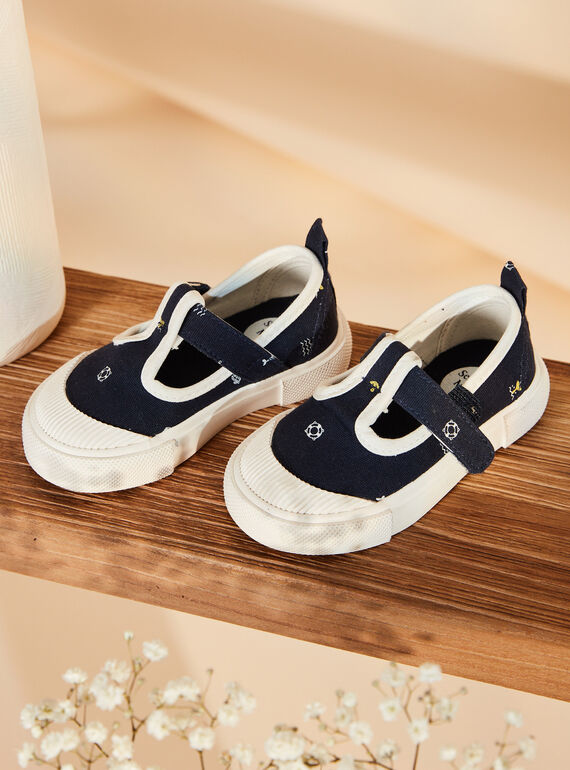 Offene Sneakers in Marineblau mit Fantasiemuster FIBASKET / 23N10BG31D16070