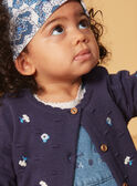 Texturierte marineblaue Strickjacke mit aufgestickten Blumen LACORRINE / 24H1BFJ2CAR070