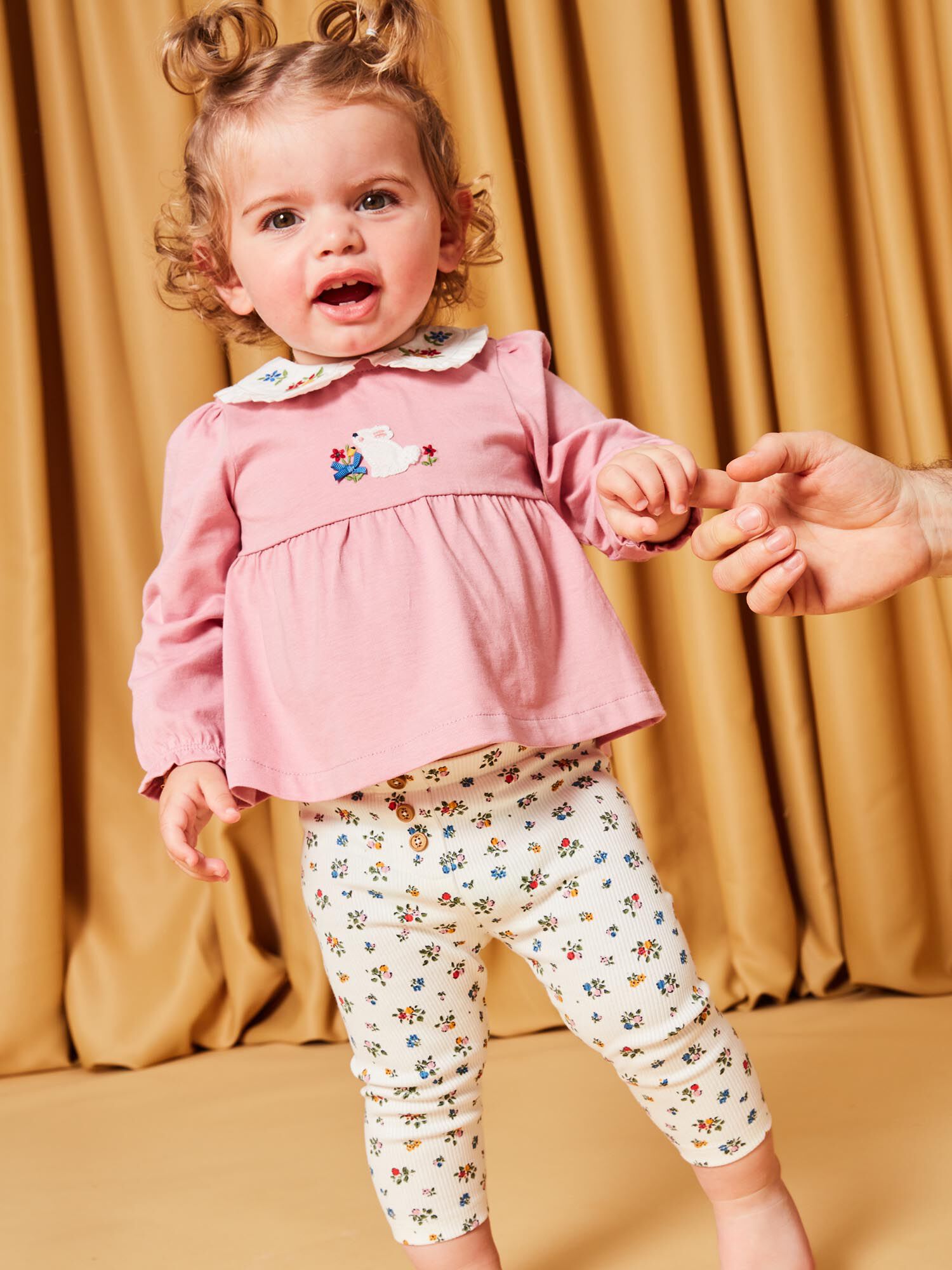 Baby Girl Blanc Crochet Chapeau avec une belle Licorne Couleur Fleur Nouveau-né/3 mois 